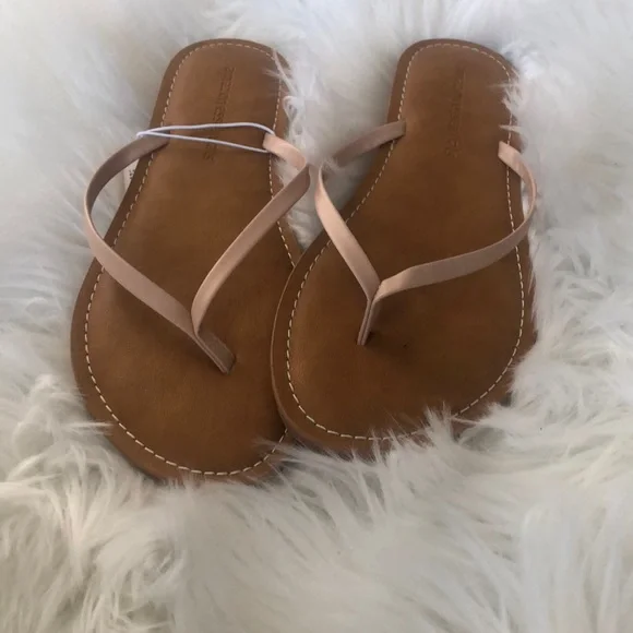 Amazon Essentials Shoes Nwt Leather Flip Flops Size Poshmark